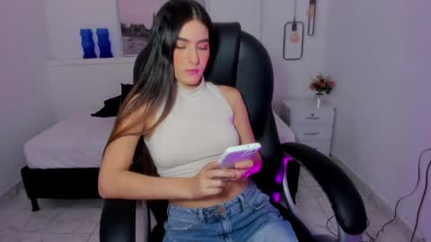 Snapshot of sasha_kendrick chatting on 12.11.24 Sasha online show from 12.11.24