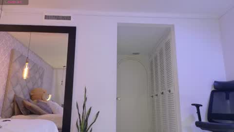 Snapshot of sasha_sinne chatting on 06.19.26 sasha_sinne online show from 06.19.26