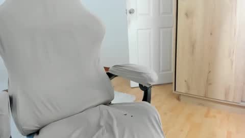 Snapshot of sasha_sissy1 chatting on 12.16.25 Sasha Sweet online show from 12.16.25