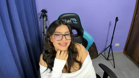 Snapshot of sashanova21 chatting on 12.22.25 sashanova21 online show from 12.22.25