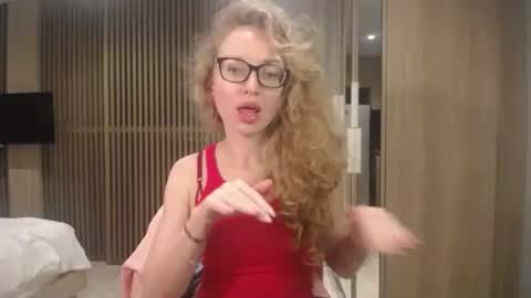 Snapshot of sashasweetsasha chatting on 10.30.25 Sasha online show from 10.30.25