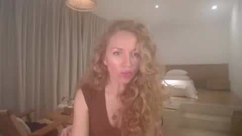 Snapshot of sashasweetsasha chatting on 12.04.25 Sasha online show from 12.04.25