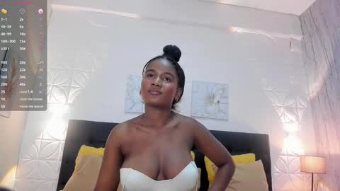 SashhaLux22 online show from 11.19.25