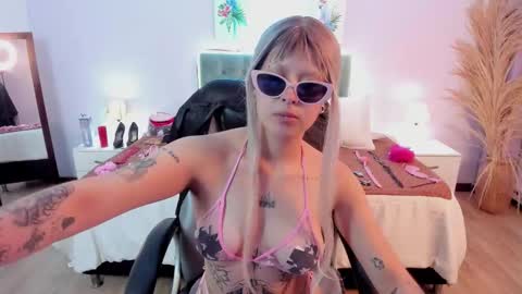 Snapshot of saskia_vellour chatting on 02.01.26 saskia_vellour online show from 02.01.26