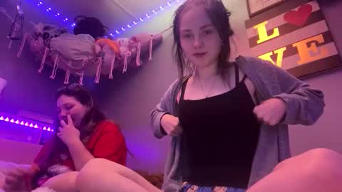 Snapshot of sassyseductive chatting on 04.27.26 sassyseductive online show from 04.27.26