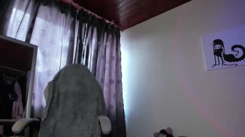    im expecting 300 thumbs up on my altar online show from 01.28.25