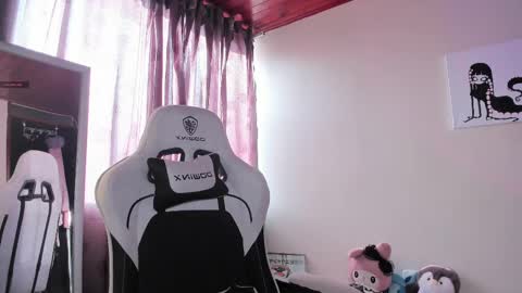    im expecting 300 thumbs up on my altar online show from 02.19.25