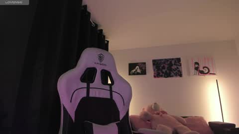    im expecting 300 thumbs up on my altar online show from 04.29.26