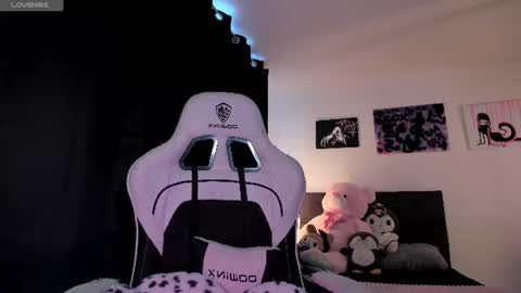    im expecting 300 thumbs up on my altar online show from 06.22.26