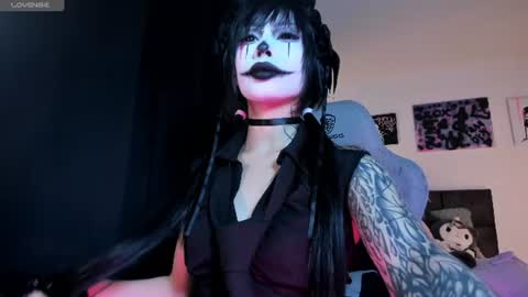    im expecting 300 thumbs up on my altar online show from 07.25.26