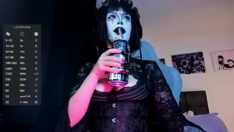    im expecting 300 thumbs up on my altar online show from 07.26.26