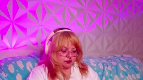 Gina George online show from 10.12.25