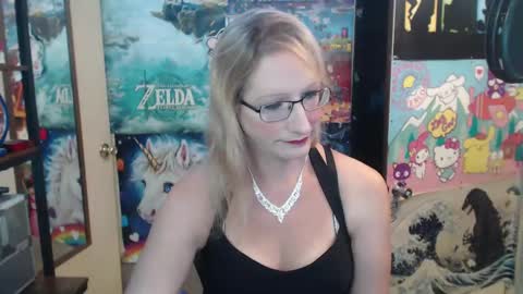 Snapshot of savanah_banana chatting on 09.22.25 Savanah online show from 09.22.25