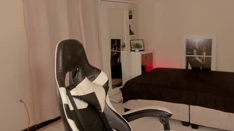 Savannahwildee online show from 12.16.24