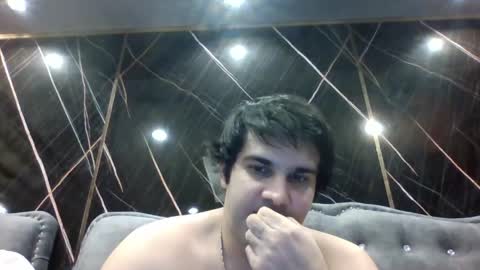 Snapshot of sawasdee04 chatting on 04.25.26 petperson04 online show from 04.25.26