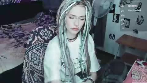 pronoun she. name Mary. age 21. online show from 06.15.26