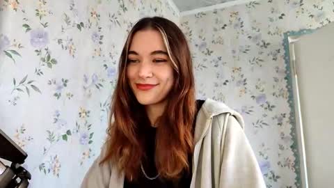 Snapshot of scarlet1flowers chatting on 09.27.25 Kira online show from 09.27.25