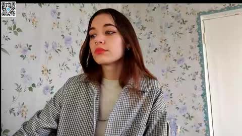 Snapshot of scarlet1flowers chatting on 10.01.25 Kira online show from 10.01.25