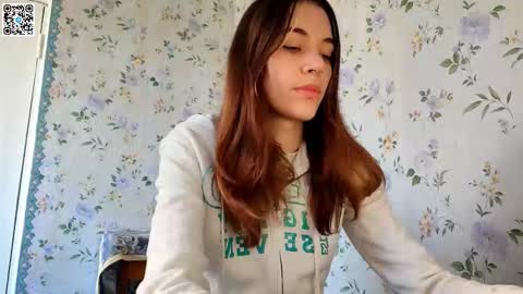 Snapshot of scarlet1flowers chatting on 10.04.25 Kira online show from 10.04.25