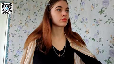 Snapshot of scarlet1flowers chatting on 10.06.25 Kira online show from 10.06.25