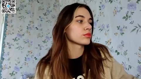 Snapshot of scarlet1flowers chatting on 10.07.25 Kira online show from 10.07.25