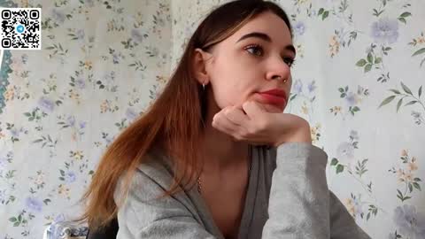 Snapshot of scarlet1flowers chatting on 10.15.25 Kira online show from 10.15.25