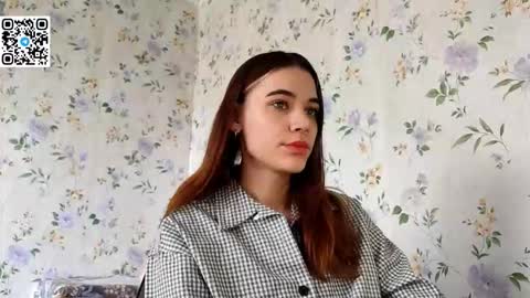 Snapshot of scarlet1flowers chatting on 10.23.25 Kira online show from 10.23.25