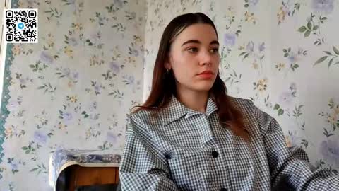 Snapshot of scarlet1flowers chatting on 10.24.25 Kira online show from 10.24.25