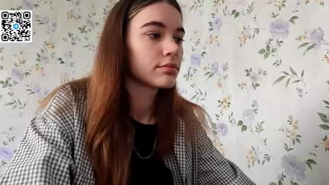 Snapshot of scarlet1flowers chatting on 10.26.25 Kira online show from 10.26.25