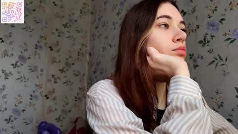 Snapshot of scarlet1flowers chatting on 11.06.25 Kira online show from 11.06.25