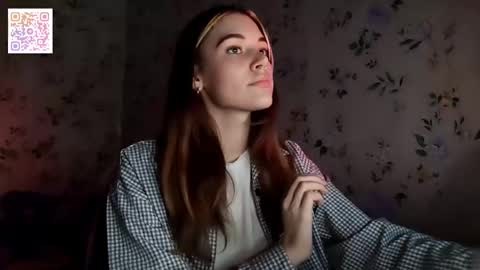 Snapshot of scarlet1flowers chatting on 11.15.25 Kira online show from 11.15.25