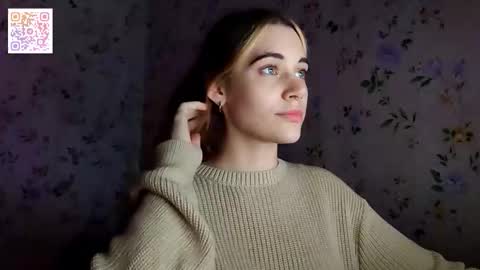 Snapshot of scarlet1flowers chatting on 11.19.25 Kira online show from 11.19.25