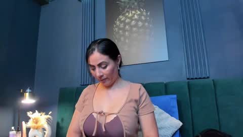 Scarlet Edwars online show from 02.05.26