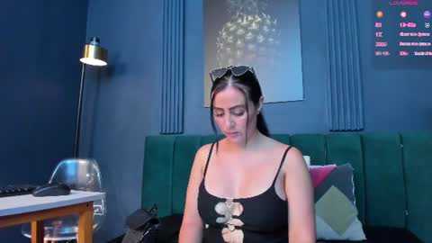 Scarlet Edwars online show from 07.10.26
