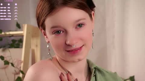 Snapshot of scarlet_fever10 chatting on 11.18.25 scarlet_fever10 online show from 11.18.25