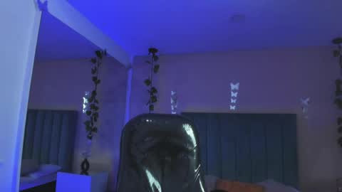 Snapshot of scarlet_pielcanela chatting on 04.15.26 Scarlet online show from 04.15.26