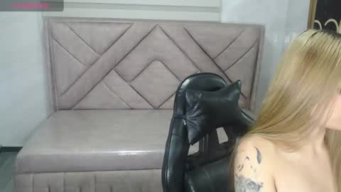 Snapshot of scarlet_queen_v chatting on 06.18.26 Hi Stream 1430 to 2100pm online show from 06.18.26