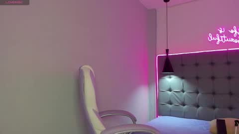 Snapshot of scarletcherry18 chatting on 02.10.26 scarlet online show from 02.10.26