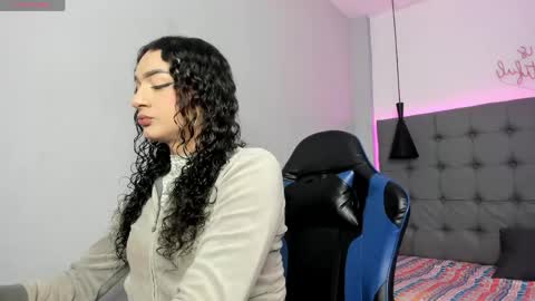 Snapshot of scarletcherry18 chatting on 05.26.26 scarlet online show from 05.26.26