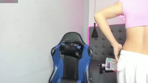Snapshot of scarletcherry18 chatting on 06.20.26 scarlet online show from 06.20.26
