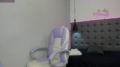 Snapshot of scarletcherry18 chatting on 08.04.26 scarlet online show from 08.04.26