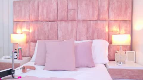 Scarlet Fooxs online show from 03.19.26