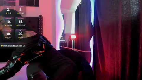 Snapshot of scarleth061 chatting on 09.11.25 scarleth061 online show from 09.11.25