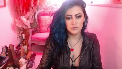 Snapshot of scarleth_bluee chatting on 11.12.25 Scarleth online show from 11.12.25