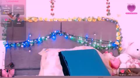 Snapshot of scarlethh_hott chatting on 01.15.26 scarlethh hott online show from 01.15.26