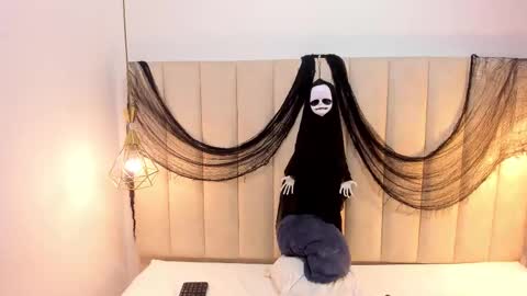 Snapshot of scarlethill_ chatting on 10.22.25 scarlethill_ online show from 10.22.25