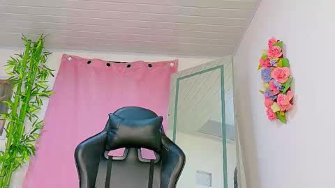 Snapshot of scarletjonesx chatting on 02.14.26 Denis online show from 02.14.26