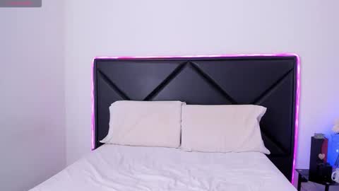 Snapshot of scarletkent chatting on 11.13.25 ScarletKent online show from 11.13.25