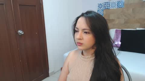 Snapshot of scarletlevis chatting on 09.22.25 scarlet online show from 09.22.25