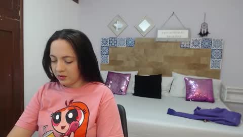 Snapshot of scarletlevis chatting on 10.02.25 scarlet online show from 10.02.25
